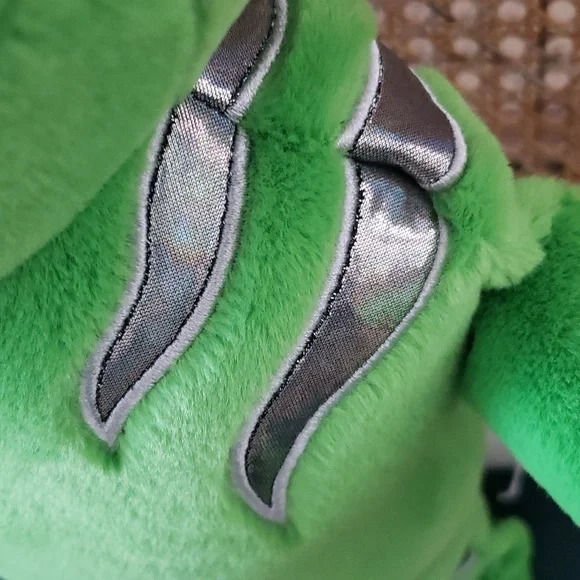 Dollskill Club Exx Green Alien Plushie - Picture 5 of 7